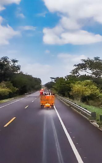 Mu-meter remolcado midiendo fricción en carretera